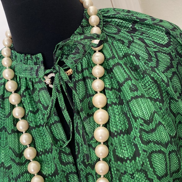 Brilliant green sheer lined top by Birgitte Herskind🌿 - Picture 2 of 12